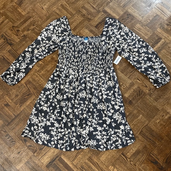 NWT! Old Navy smocked long sleeve mini dress - Picture 4 of 9